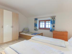 A bed or beds in a room at Koglbauer - Apartment Nr 4