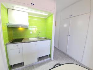 Kuchyňa alebo kuchynka v ubytovaní Estudio Grisland Pool