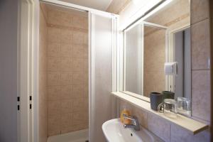 a bathroom with a sink and a shower and a mirror at Pokoje Gościnne Wojtek - 5 minut do plaży in Ustronie Morskie