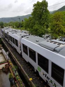 a white train is sitting on the tracks at Hotelzimmer im alten Reihenhaus auf der Stadtmauer in Bacharach