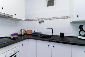 Kuchyň nebo kuchyňský kout v ubytování La Mata Londres