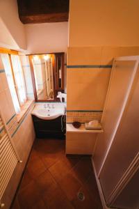 Ein Badezimmer in der Unterkunft Borgo 7 TigliAppartamento a Montepulciano n5