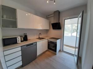 A kitchen or kitchenette at Ca l'Aren Cardona