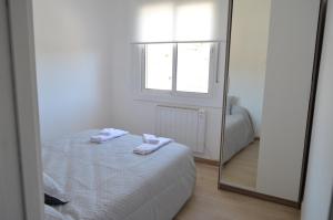 A bed or beds in a room at Ca l'Aren Cardona