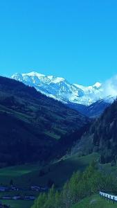 a view of a mountain range with snow covered mountains at Haus am Wörtherberg in Rauris +1 photo