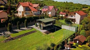 an aerial view of a house with a green yard at Domek Panorama in Rymanów-Zdrój