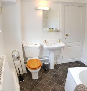 a bathroom with a toilet and a sink at Robin 7 Lodge City Centre in Nottingham
