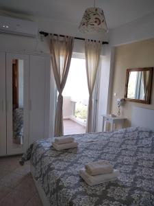 Postel nebo postele na pokoji v ubytování Almirikia Apartments