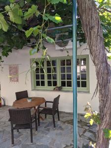 a table and chairs in front of a house at Pension Irene in Sougia