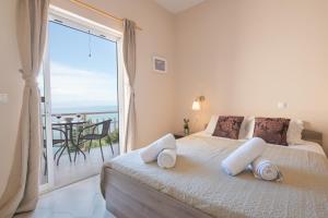 Gallery image of Eden Sea view studios in Mesongi