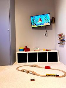 Televízia a/alebo spoločenská miestnosť v ubytovaní Willa Ewa