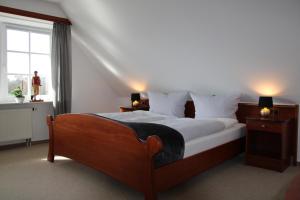 a bedroom with a large bed and a window at Landhaus am Golfpark in Langenhagen