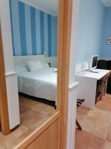 Кровать или кровати в номере Hotel Marisma Sancti Petri