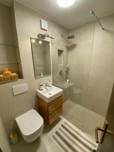 Ένα μπάνιο στο Apartment Alpea +13 φωτογραφίες
