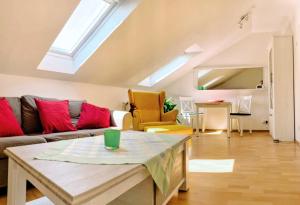 a living room with a couch and a table at Antje's Ferienwohnung Rastede in Rastede