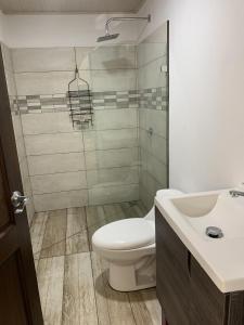 a bathroom with a toilet and a sink at Casa Linda in Uvita