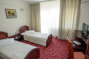 Un pat sau paturi într-o cameră la Hotel Scala