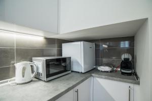 Kuchyň nebo kuchyňský kout v ubytování Too Sweet Apartment 1