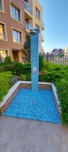 a swimming pool with a fountain in front of a building at Менада Хоризонт Апартаменти in Sozopol +10 photos