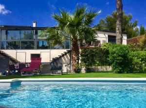 Bazén v ubytování L'ESCALE COTE BLEUE B&B AND Spa nebo v jeho okolí
