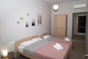 Postel nebo postele na pokoji v ubytování Giotis apartments
