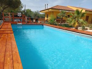 Bazén v ubytovaní Turtle Island Apartments alebo v jeho blízkosti