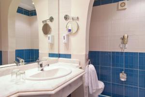 Ein Badezimmer in der Unterkunft Jasmine Palace Resort