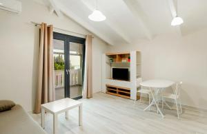 a living room with a table and a table and chairs at Tommys House in Parga