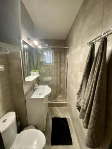 Koupelna v ubytování T&T Apartman + 2 fotografie