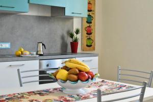 a bowl of fruit on a table in a kitchen at Casa Nettuno Favignana in Favignana