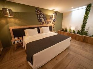 Postel nebo postele na pokoji v ubytování 1460 Luxury Room KAIA - Best Place in Quito