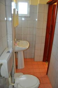 A bathroom at Vai Rent Rooms