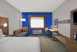 Postel nebo postele na pokoji v ubytování Holiday Inn Express Adrian by IHG