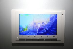 una pantalla de ordenador con una imagen de un edificio en Überlinger See-Apartments Apartment 5 Über-See, en Überlingen