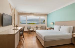 TV a/nebo společenská místnost v ubytování Taal Vista Hotel