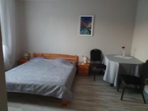 Postel nebo postele na pokoji v ubytování Ēmužas