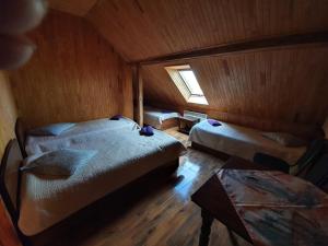 Postel nebo postele na pokoji v ubytování Ēmužas