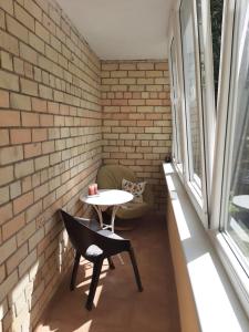 a small room with a table and a chair at Apartamentai Druskininkuose in Druskininkai
