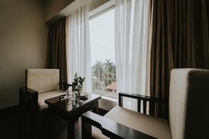 White Palace Thai Binh Hotel的休息区