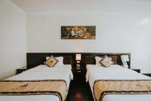 White Palace Thai Binh Hotel客房内的一张或多张床位