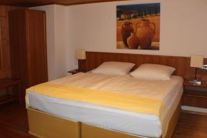 Postel nebo postele na pokoji v ubytování Hotel Das Landhaus