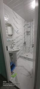 Koupelna v ubytování Студия Радуга у моря Колхида + 80 fotografií