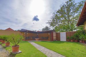 Κήπος έξω από το Kálvin utcai Apartmanok