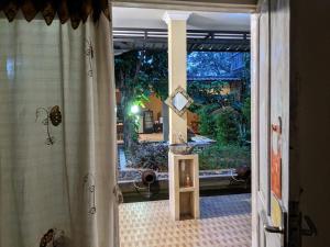 Um jardim no exterior de Pojok Pas