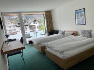 Cama o camas de una habitación en Hotel Hahnenblick