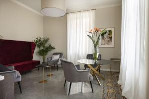 A seating area at Villa La Tuia B&B