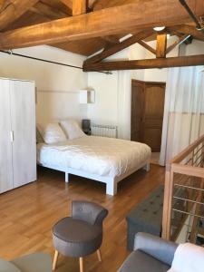 Postel nebo postele na pokoji v ubytování gîte de Fontjalabert en campagne tout confort + 37 fotografií