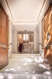 a hallway with a large door in a building at Villas Foch Boutique Hotel & Spa Bordeaux in Bordeaux