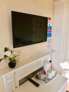 A television and/or entertainment center at Claydens 