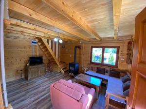 a living room with a couch and a tv at STARA PRUGA JAZ in Višegrad